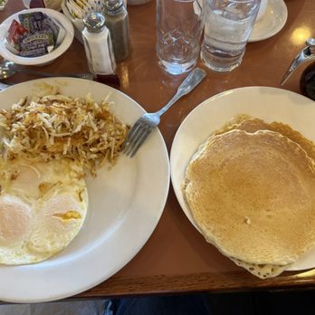 Tiffany's Restaurant & Cafe - Tiffany's 2 Egg Special, $8.50 (but in this case, with an extra egg!). - American Near Me - Des Plaines, Illinois