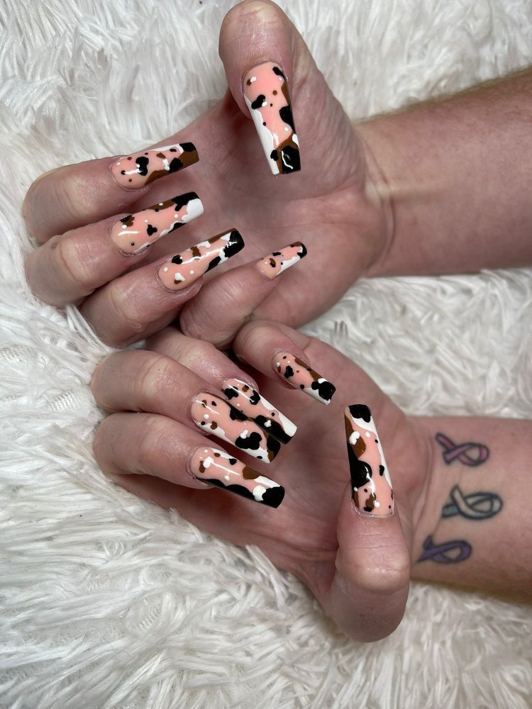 Adriana’s Nail Bar Logo
