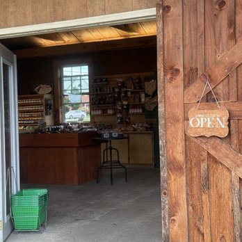 HTH Farm Market - Cute inside - Farmers Market Near Me - Columbus, Ohio