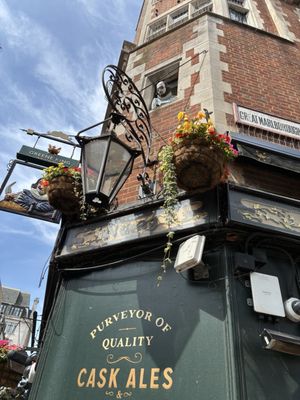 Shakespeares Head by null