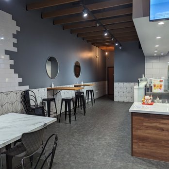Sharetea Frisco - a dining area with tables and chairs - Bubble Tea Near Me - Frisco, Texas Sharetea Frisco - a dining area with tables and chairs - Bubble Tea Near Me - Frisco, Texas