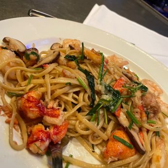 Yard House - Lobster garlic noodles - New American Near Me - Springfield, Virginia