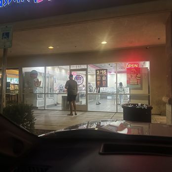 Baskin-Robbins - Customers being turned away 30 minutes before closed. - Ice Cream & Frozen Yogurt Near Me - North Las Vegas, Nevada