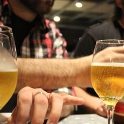Muy Güemes - Cerveza en copas. No sabemos bien porque.