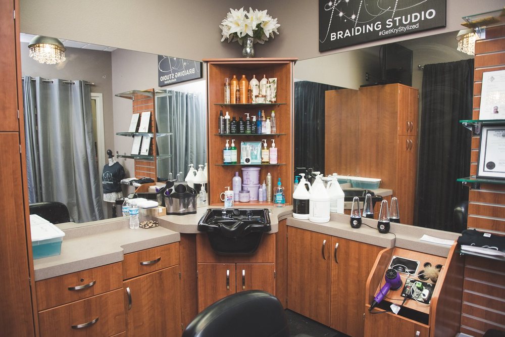 Sola Salon Studios Logo