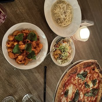 etta - Bucktown - Diavola Pizza (vegetarian), Cacio e Pepe, Pasta and salad - Pizza Near Me - Chicago, Illinois