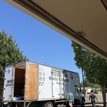 Mountain Moving & Storage - The crew! Lise is somewhere there lol. - Movers Near Me - Lakewood, Washington Mountain Moving & Storage - The crew! Lise is somewhere there lol. - Movers Near Me - Lakewood, Washington