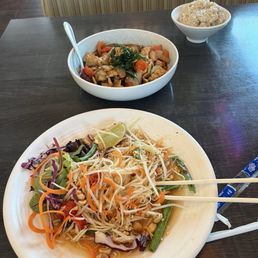 Papaya Salad and Basil Chicken with brown rice