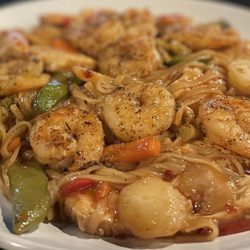 Benny's Tavern - Stir fry shrimp