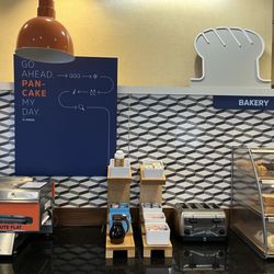 Holiday Inn Express & Suites Sidney - Breakfast