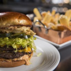 OSCAR'S BLACK ANGUS BURGER