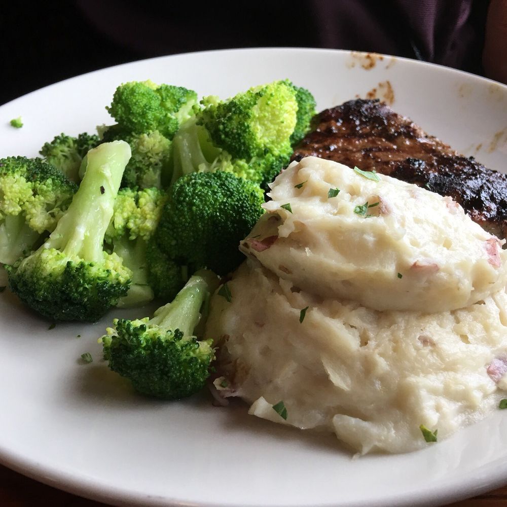 Applebee's Grill + Bar - Sports Bars Near Me - Commerce Township, Michigan