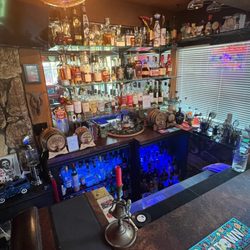 Queens Head - Proud to fly the Queens Head Logo in our home bar