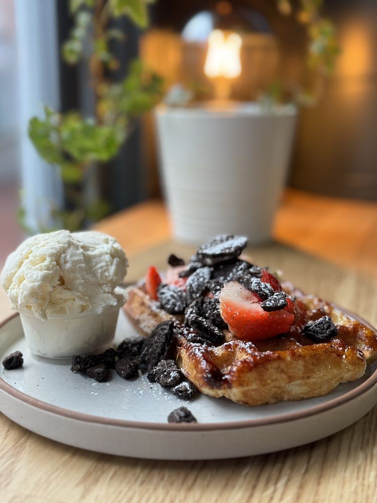 ZINNEKEN’S BELGIAN WAFFLES HARVARD SQUARE Updated September 2024