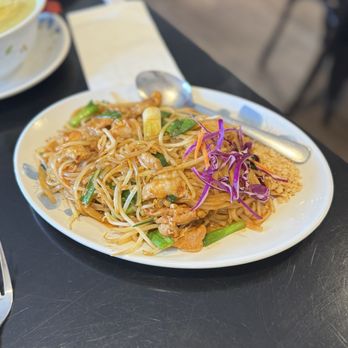 Bee House Thai Cuisine - Pad thai - Thai Near Me - Grover Beach, California
