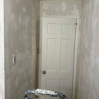 Mendez Professional Drywall & Paint - Before photo, this was the work my husband and I tried doing prior to hiring anyone - Painters Near Me Mendez Professional Drywall & Paint - Before photo, this was the work my husband and I tried doing prior to hiring anyone - Painters Near Me