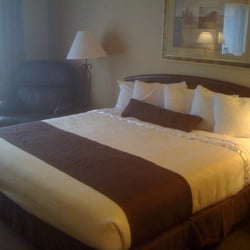 C'mon Inn - Nicely done rooms.