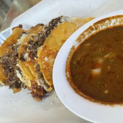 Don Choche Tacos y Cerveza - Birria tacos