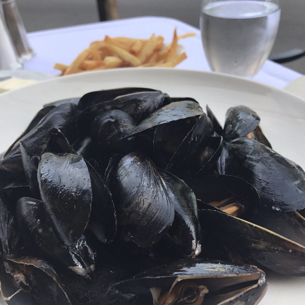 Le Deauville - Thai mussels with French fries - French Near Me - Lexington, Kentucky Le Deauville - Thai mussels with French fries - French Near Me - Lexington, Kentucky