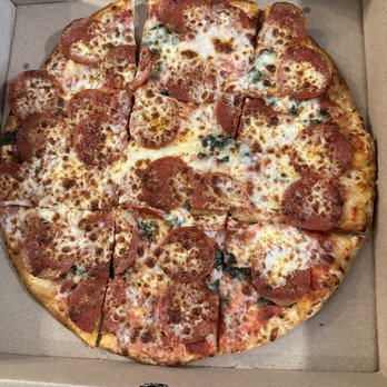 Palio's Pizza Cafe On Tap - Pepperoni pizza with fresh basil - Pizza Near Me - Fort Worth, Texas