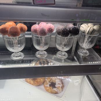 Hawthorn Tree - Cake Pops - Coffee & Tea Near Me - Carlinville, Illinois Hawthorn Tree - Cake Pops - Coffee & Tea Near Me - Carlinville, Illinois