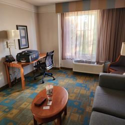 La Quinta by Wyndham Phoenix West Peoria - "Living room"