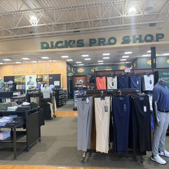 DICK'S Sporting Goods - Sports Wear Near Me - Tigard, Oregon