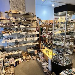 Earthlight Rocks, Gems and Minerals - Entry into the store