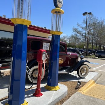 Ford's Garage Plano - Burgers Near Me - Plano, Texas