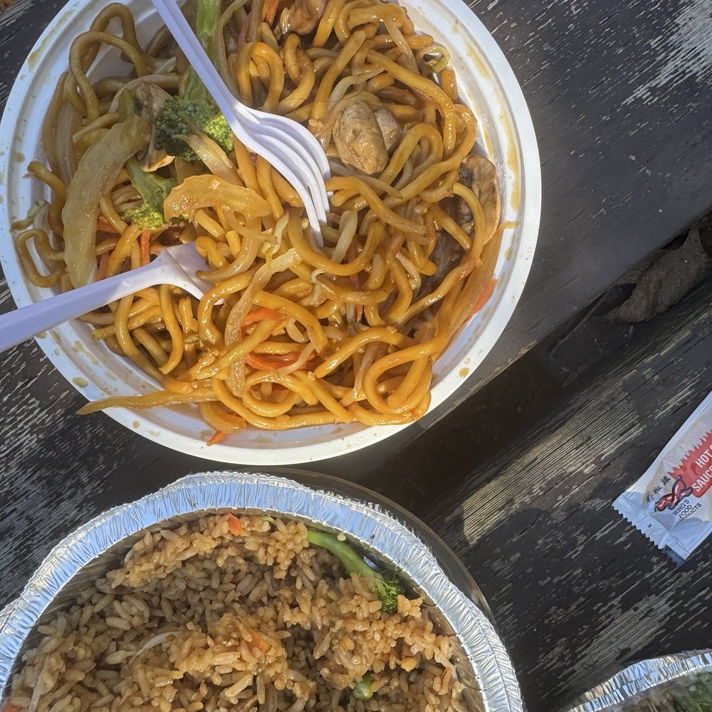 China 8 - Vegetable Lo Mein (made with Egg Noodles) - Chinese Near Me - Port Elgin, Ontario China 8 - Vegetable Lo Mein (made with Egg Noodles) - Chinese Near Me - Port Elgin, Ontario