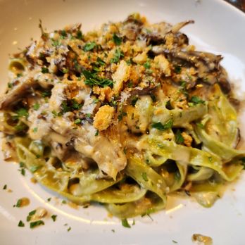 Pizzando - Spinach fettuccine with mushroom cream sauce and bread crumbs. - Pizza Near Me - Healdsburg, California