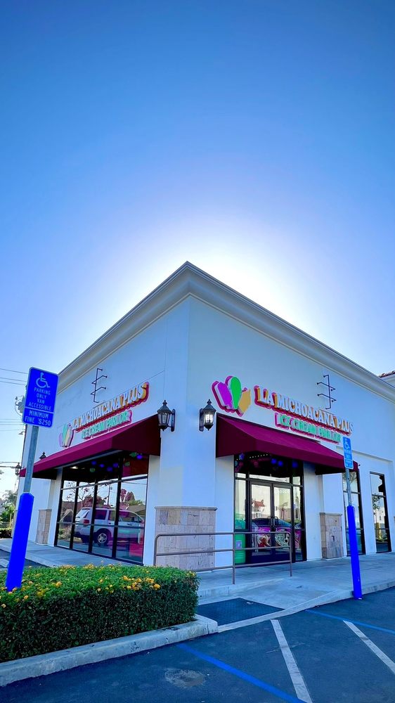 La Michoacana Plus - El Monte Logo