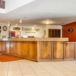 Econo Lodge Inn & Suites