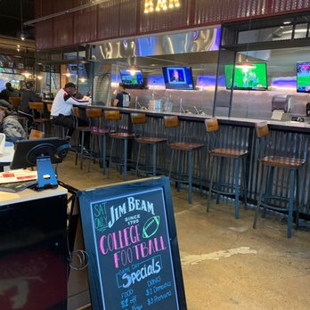 Crab Station - Deep Ellum - Oyster bar - Seafood Near Me - Dallas, Texas