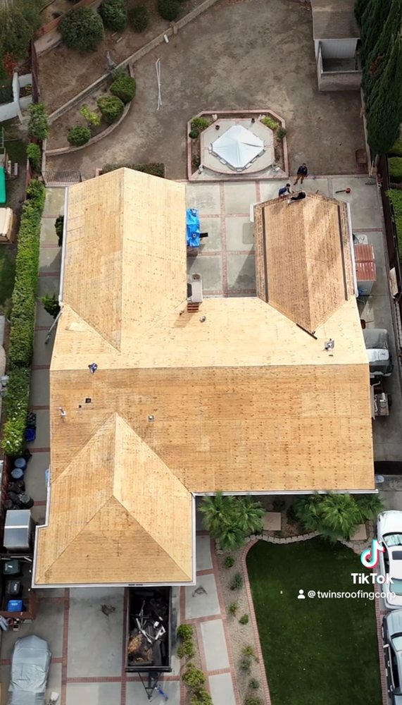 Slide of Twins Roofing