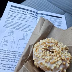 Lucky Donuts - White peanut cake donut