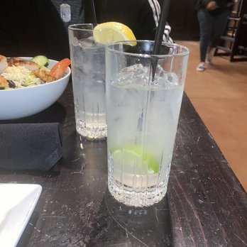 The Ginger Man - Moscow mule (in front), Tom Collins (in the back) - Beer Bar Near Me - Irving, Texas The Ginger Man - Moscow mule (in front), Tom Collins (in the back) - Beer Bar Near Me - Irving, Texas