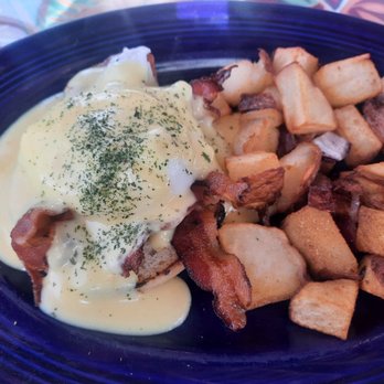 Mom & Pop's Diner - Half order bacon Benedict. - Diners Near Me - Carson City, Nevada
