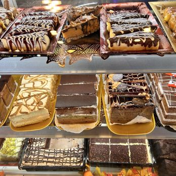 Blu Bee cafe - Pastries of all kinda - Ice Cream & Frozen Yogurt Near Me - Painesville, Ohio