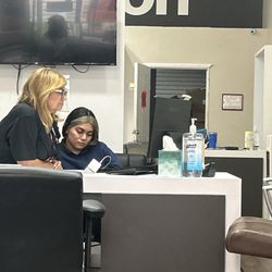 Verizon Wireless Stores - Miami Beach - Both rude, lazy, and incompetent of doing the job they've been hired to do. Worst experience of my life!