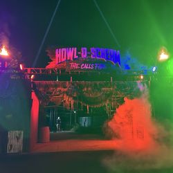Howl-O-Scream - Entrance
