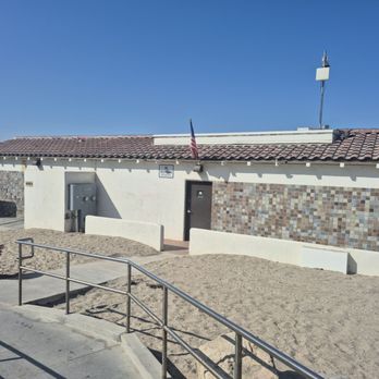 North Beach - Not so clean restrooms - Parks Near Me