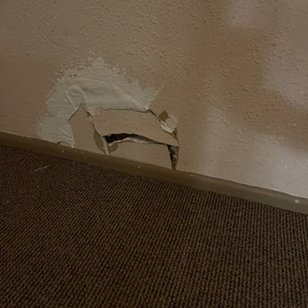 New Colonies - Holes in walls everywhere management never fixes - Hotels Near Me - Steger, Illinois New Colonies - Holes in walls everywhere management never fixes - Hotels Near Me - Steger, Illinois