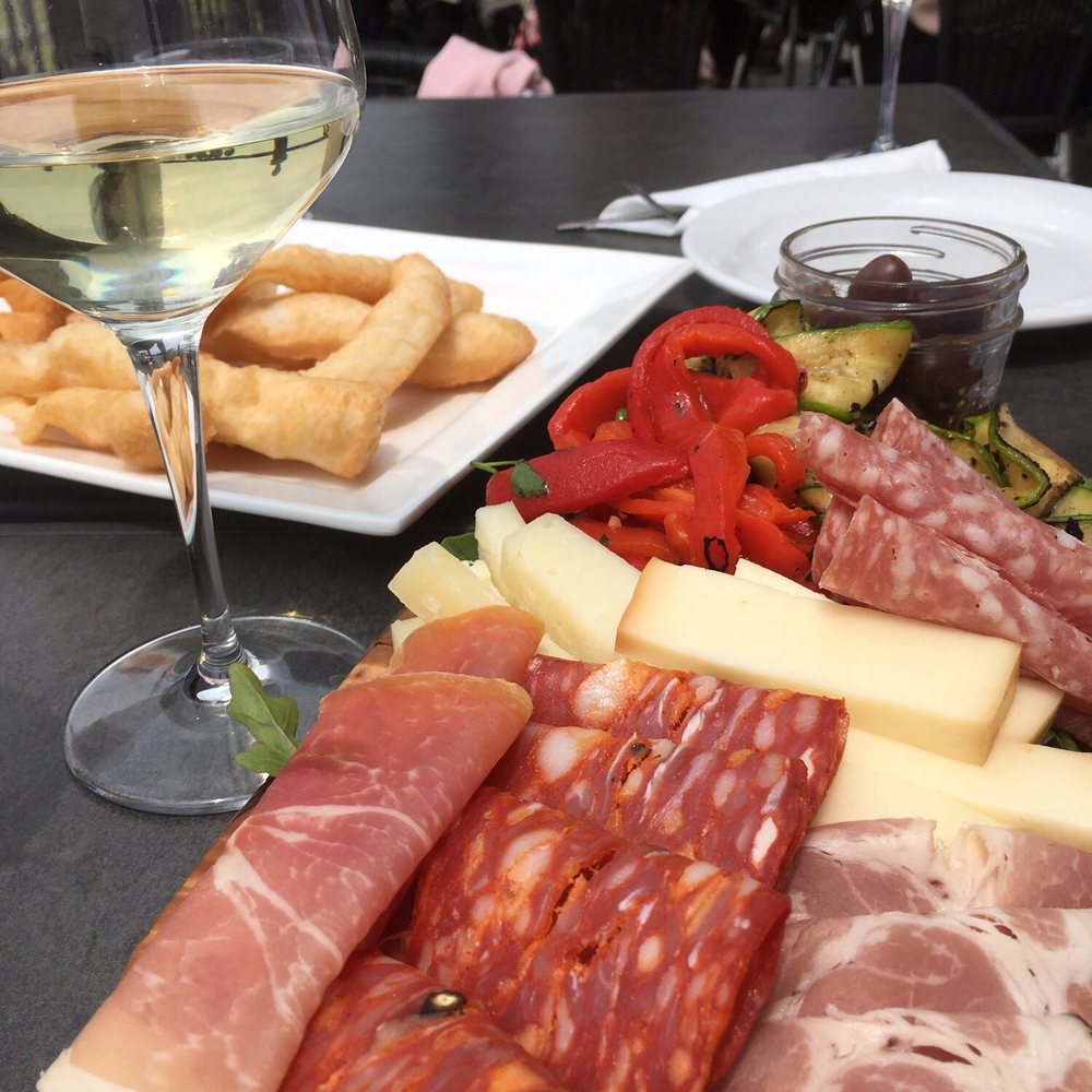 Gallucci Winery - Anti pasta board - Wine Tours Near Me - Whitchurch-Stouffville, Ontario Gallucci Winery - Anti pasta board - Wine Tours Near Me - Whitchurch-Stouffville, Ontario