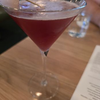 Earls Kitchen + Bar - Lychee tini - Canadian (New) Near Me - Mississauga, Ontario Earls Kitchen + Bar - Lychee tini - Canadian (New) Near Me - Mississauga, Ontario