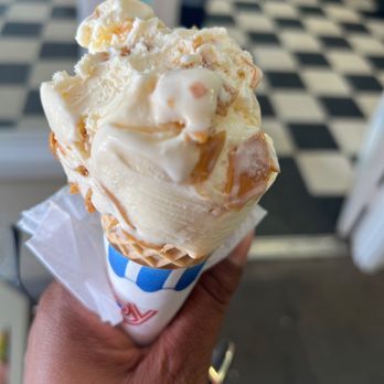 Uncle Charley's Ice Cream - Vanilla peanut butter - Ice Cream & Frozen Yogurt Near Me - Cape May, New Jersey