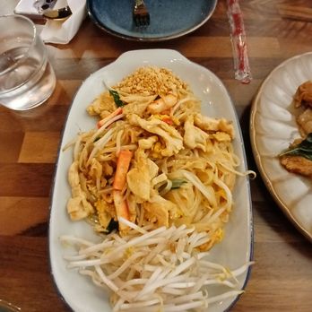 Hommali Thai Dining - Pad Thai - Thai Near Me - Gaithersburg, Maryland Hommali Thai Dining - Pad Thai - Thai Near Me - Gaithersburg, Maryland