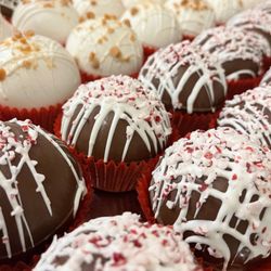 Cake Mitten Bake Shop