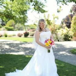 Hummingbird Hollow - We have beautiful gardens to be used for photographs.