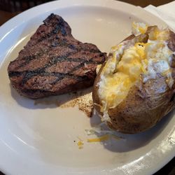Traildust Steakhouse Saloon - 8oz sirloin an baked tater